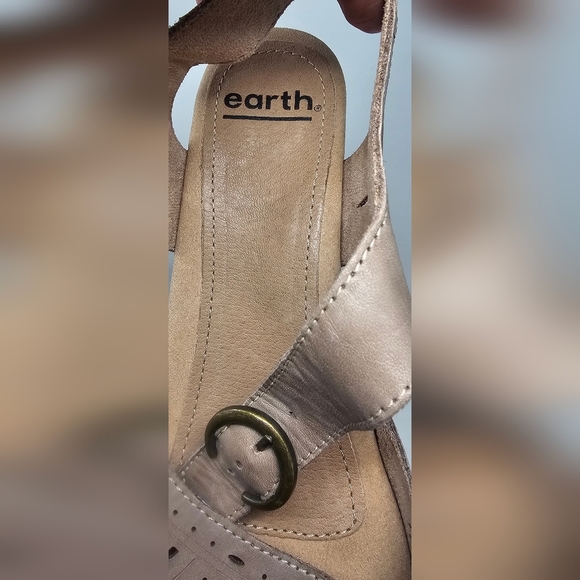 Earth Leather Two-Piece Heeled Sandals - Carson Westport New Khaki Size 7W - Picture 13 of 16